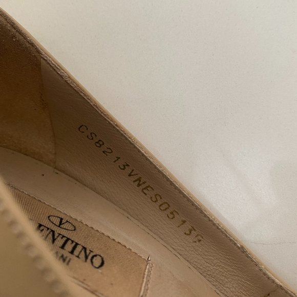 Valentino Garavani Bow Patent Nude Heels - Picture 6 of 7